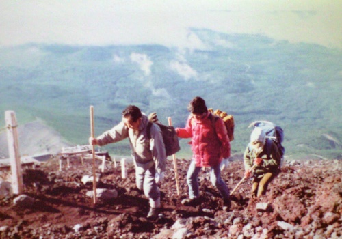 1981_長野覚先生と富士山に登る