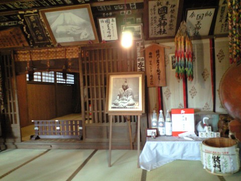 国王神社(平将門木像)