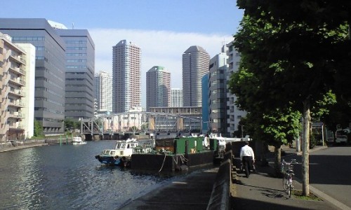 亀島川と鉄砲州通り