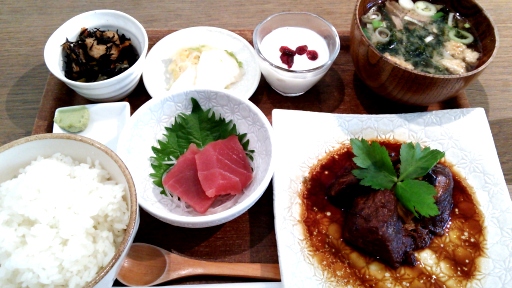 てがのや(マグロほほ肉).jpg