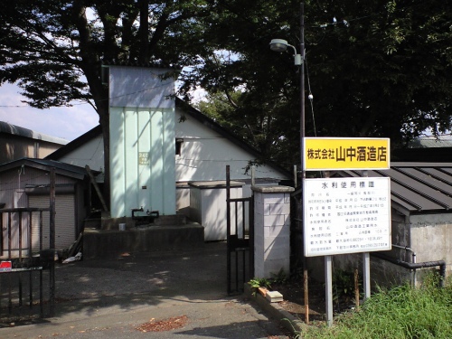 山中酒造店裏門