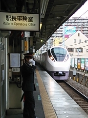 E657系と我孫子駅.jpg